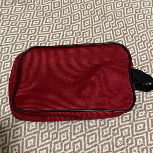 Samsonite toiletry bag in great shape. Would be great for traveling✈️✈️ - Picture 5 of 5